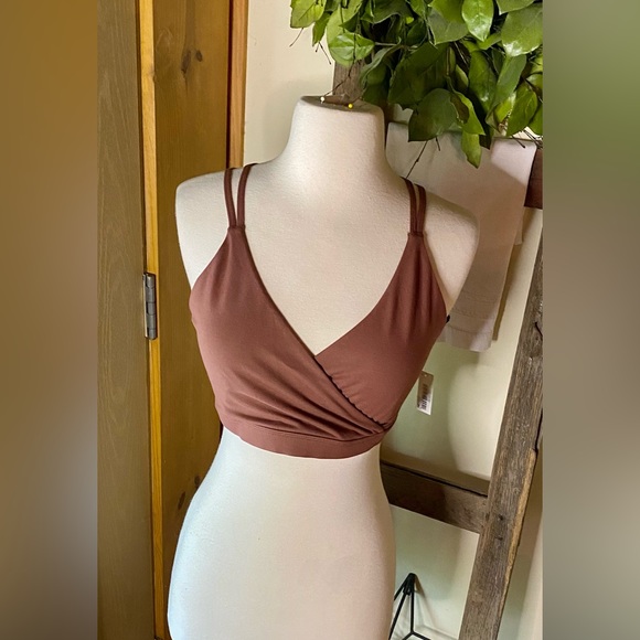 ✨Core 10 Spectrum Studio Strappy Back Light Support Yoga Sports Bra✨ NWT - Picture 1 of 16